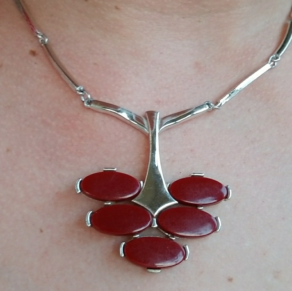 VINTAGE SARAH COVENTRY NECKLACE